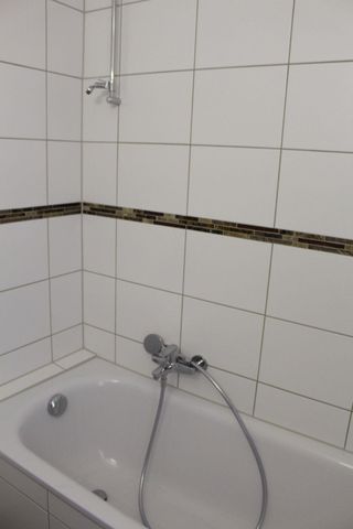 Rent a 3 rooms apartment in Courgenay - Photo 5