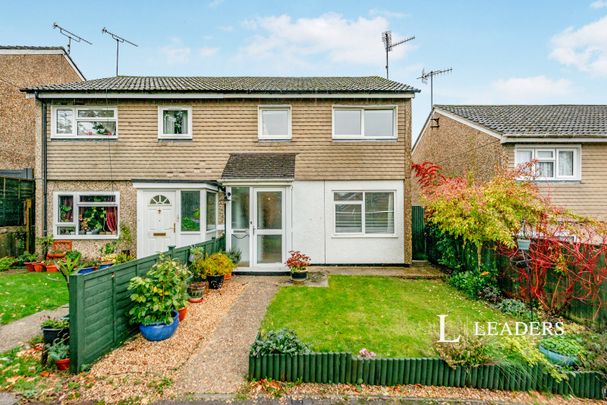3 bedroom house to rent Fleming Walk, RH19 - Photo 1