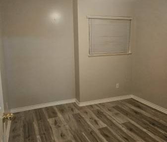 2 bedroom/ 1 bathroom suite - Photo 1