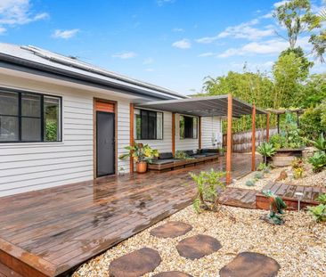 Modern Luxurious Home Plus Large Shed - Photo 6