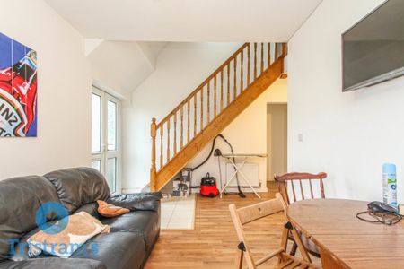 5 bed Detached House for Rent - Photo 2