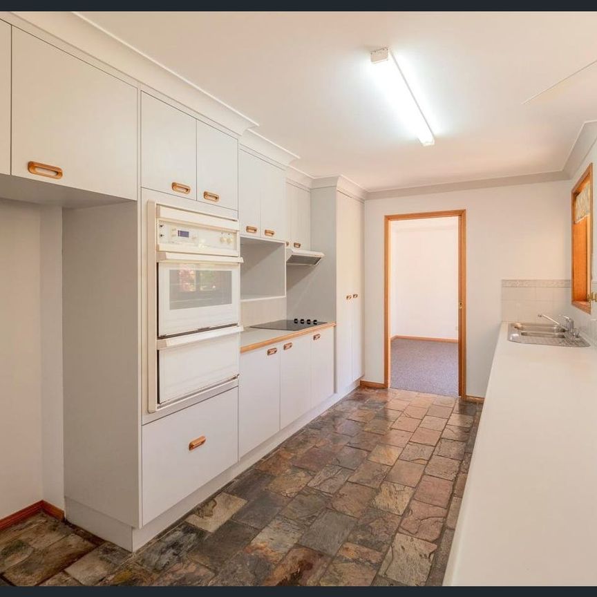 Spacious Three-Bedroom Home in Exclusive Transit Hill - Photo 1