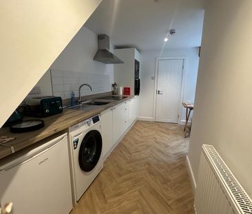 1 bedroom in a house share to rent - Photo 6