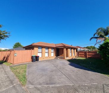 THREE BEDROOM HOME IN A GREAT POSITION! - Photo 5