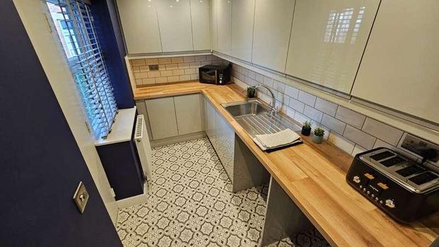 Longroyd Terrace, Beeston, LS11 - Photo 1