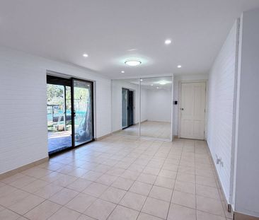 Renovated Spacious 2B2B on House whole level Bills included - Photo 4