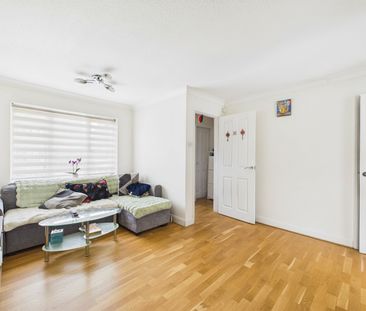 3 bedroom House in Isis Close, Wokingham - Photo 5