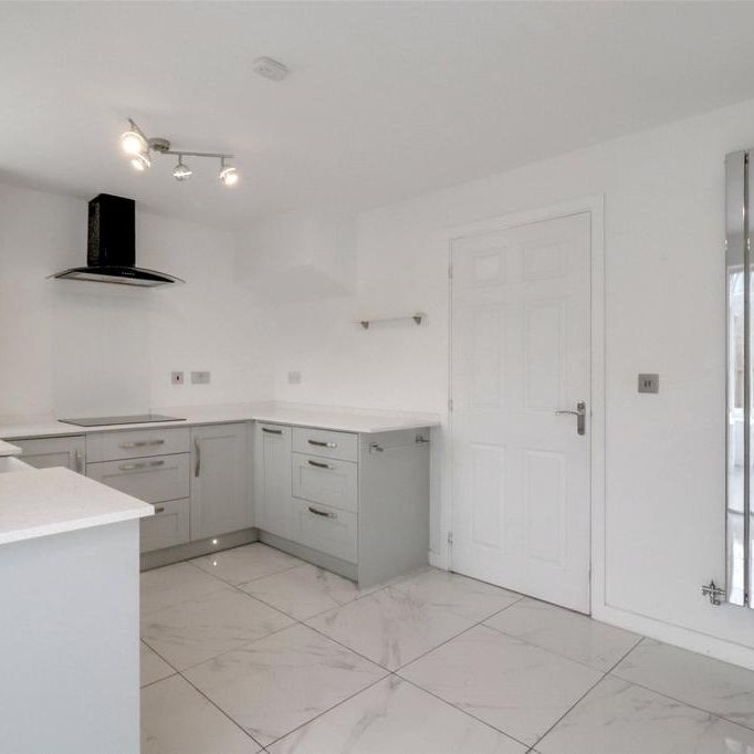 3 bedroom semi-detached house to rent - Photo 1