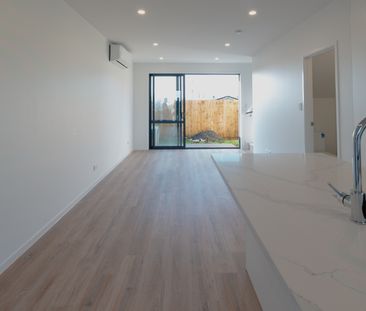 Modern townhouse - Photo 1