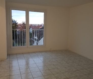 Location Appartement 3 pièces 64m² ST MAUR DES FOSSES 94100 - Photo 5