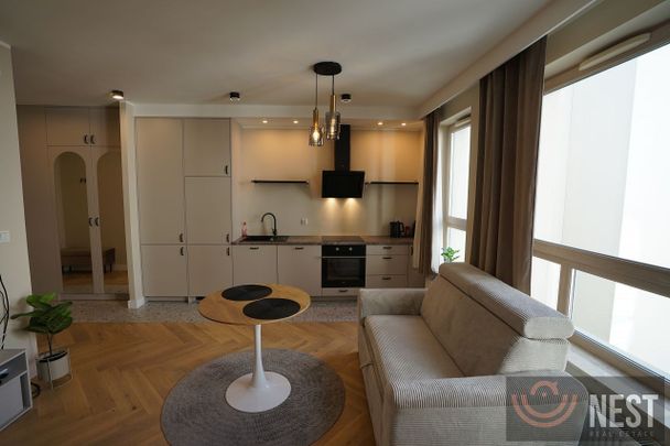 Stare Miasto: Duża kawalerka - Zdjęcie 1