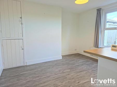 3 bedroom semi-detached house to rent - Photo 2