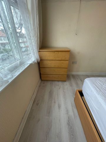 Room in a Shared House, Fieldend Road, SW16 - Photo 5