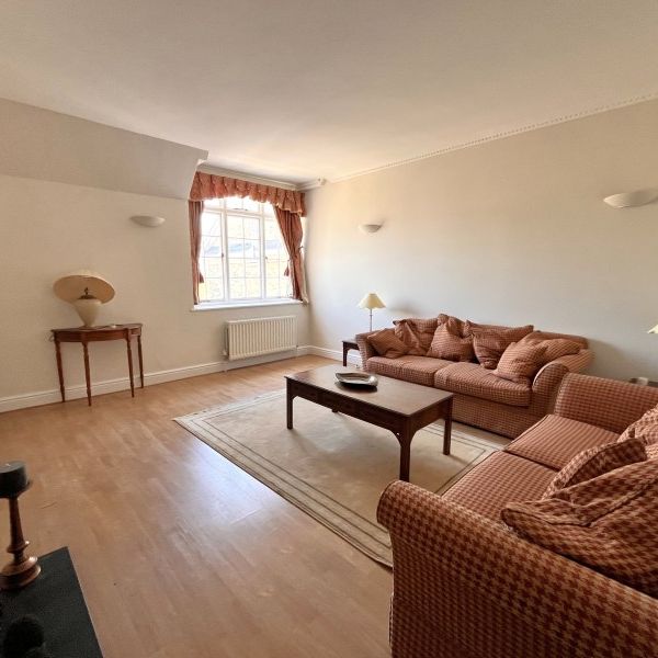 Vicarage Road, Staines, Surrey, TW18 - Photo 1