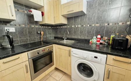 Superb location on Whiteladies Road with two good size bedrooms. - Photo 4