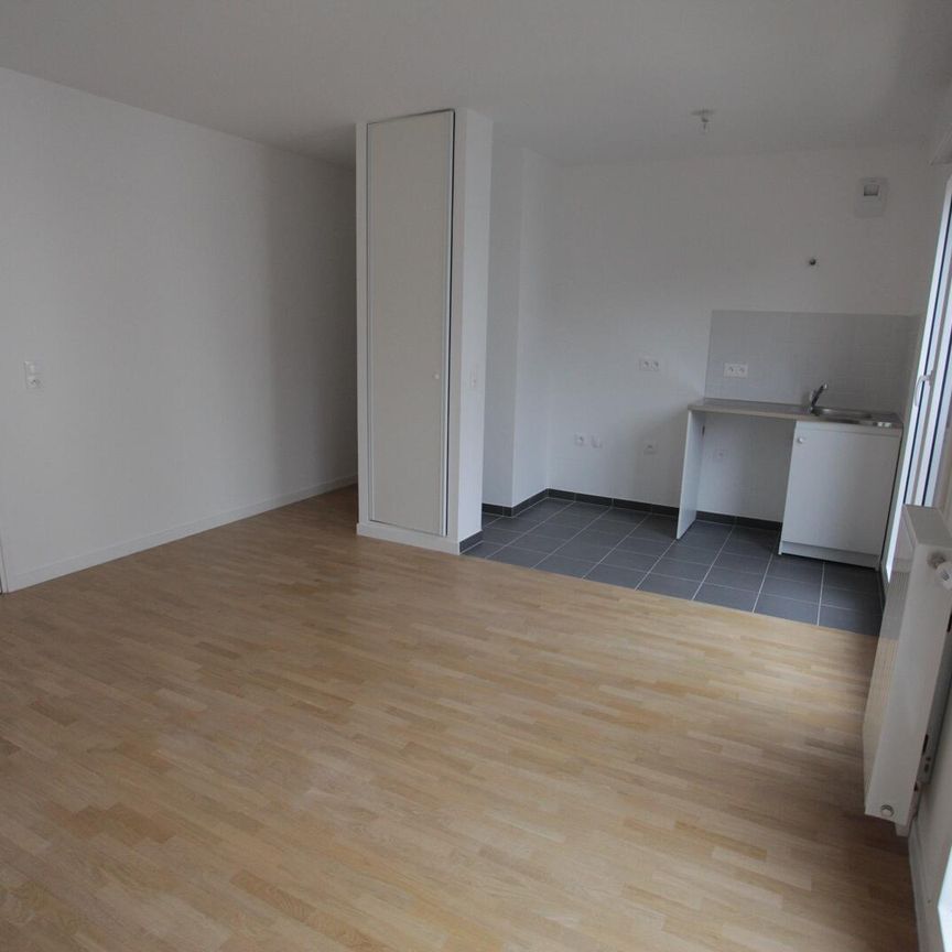 location Appartement F2 DE 41.8m² À ASNIERES - Photo 1