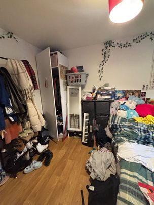 Studio Flat, St Michaels Lane, LS6 - Photo 1