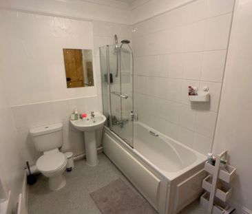 Queen Victoria Street, South Bank - P1438 - Photo 2