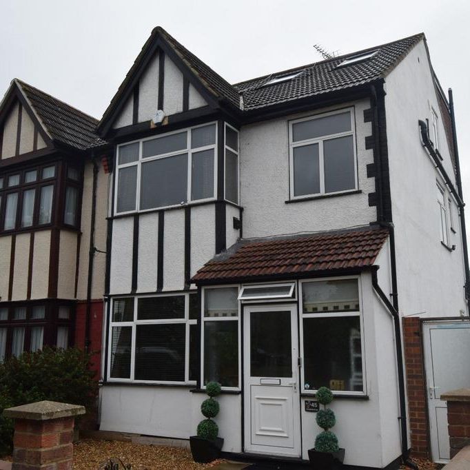 4 bedroom semi-detached house to rent - Photo 1