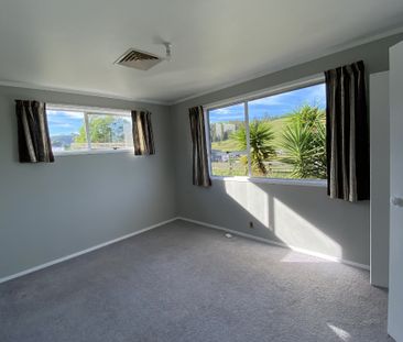 Sunny and Open Plan Living in Hikurangi! - Photo 2