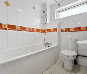 2 Bedroom House - Terraced - Photo 3