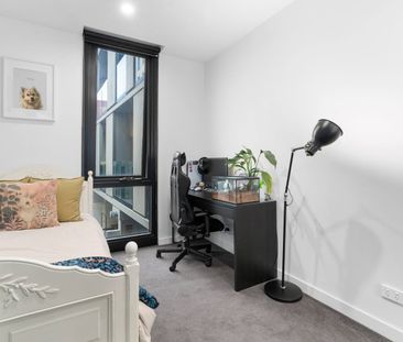 Bright & Convenient 2-Bedroom Apartment in the Heart of Box Hill - Photo 3