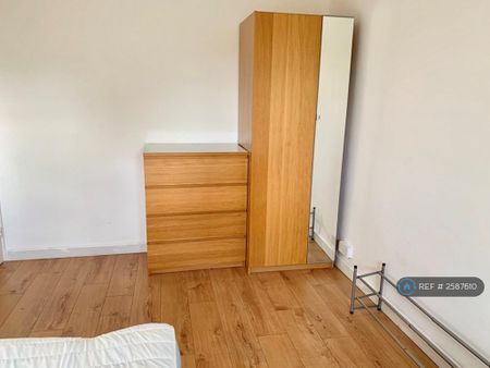 4 bedroom flat to rent - Photo 5