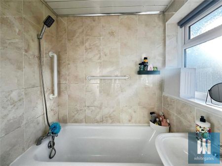 3 bedroom end of terrace house to rent - Photo 4