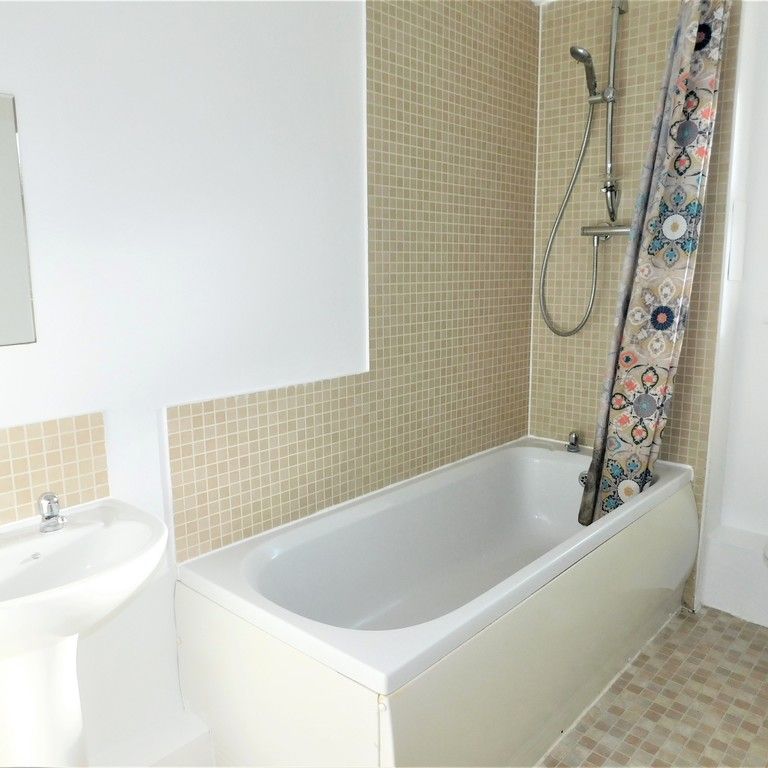 2 bedroom apartment to let - Photo 1