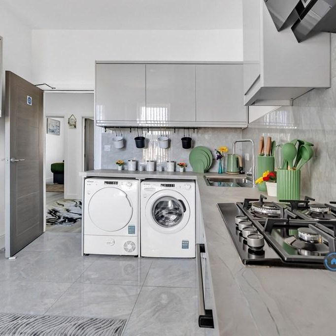 1 bedroom in a house share to rent - Photo 1