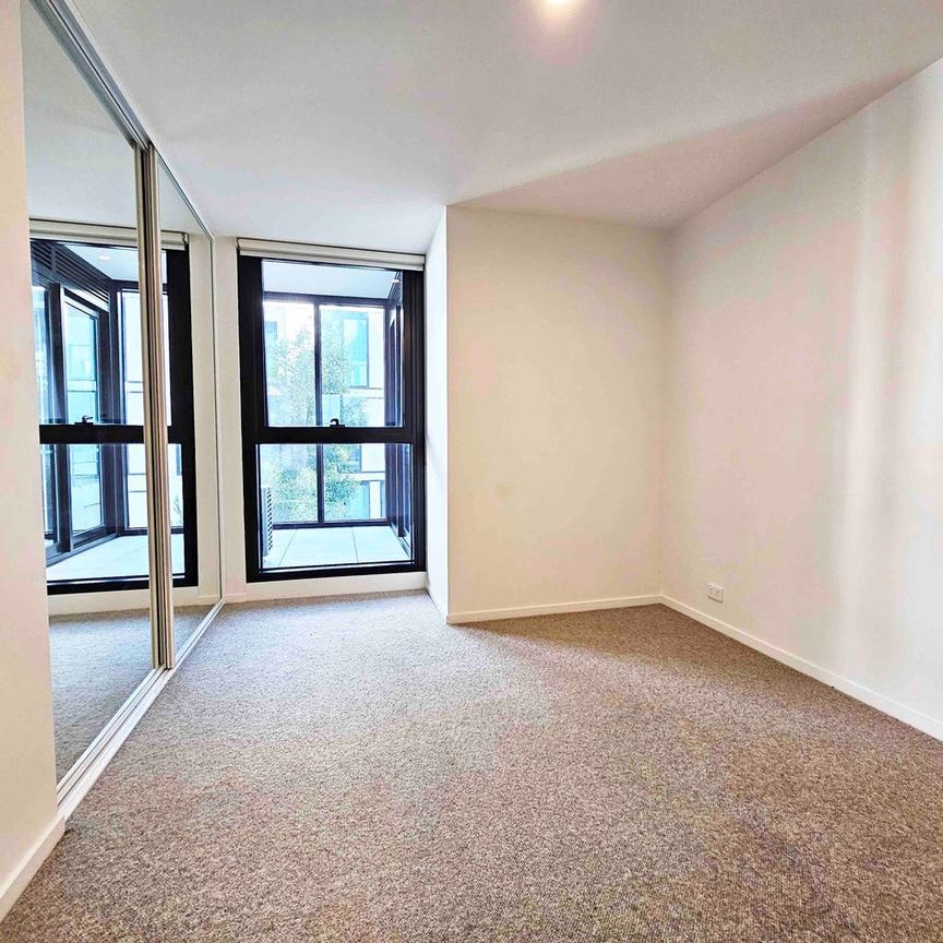 TWO BEDROOM APARTMENT IN THE HEART OF OAKLEIGH - Photo 1