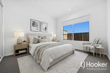 Exemplary Coral Built Family Home - 3 x Living Zones - Ducted AC - WOW FACTOR! - Photo 4