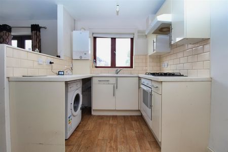 2 Bedroom House - Semi-Detached To Let - Photo 5