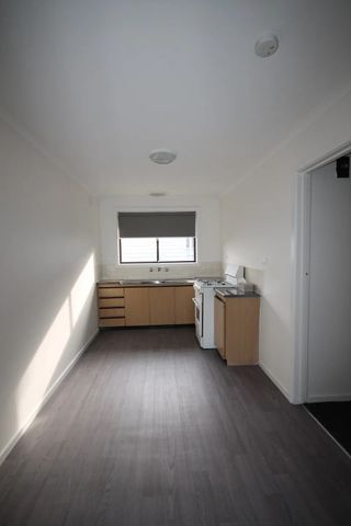 LIGHT AND BRIGHT LIVING - Photo 4