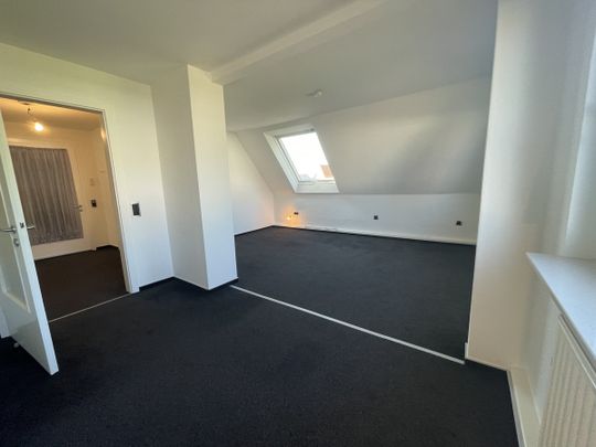 Gemütlich und gepflegt im Dachgeschoss! 2-Zimmer-Mietwohnung - Photo 1