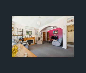 Spacious & Versatile Family Home with Studio - Photo 1