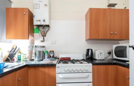 AFFORDABLE & COMFORTABLE 2-BEDROOM UNIT! - Photo 5