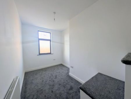 2 bedroom end of terrace house to rent - Photo 3