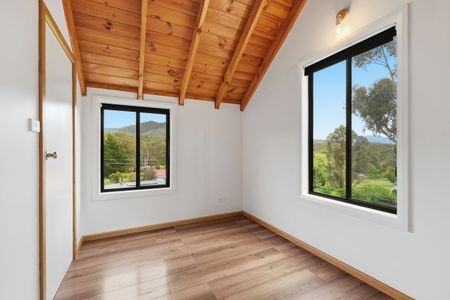 Charming 2-Bedroom Tiny Home - Photo 4