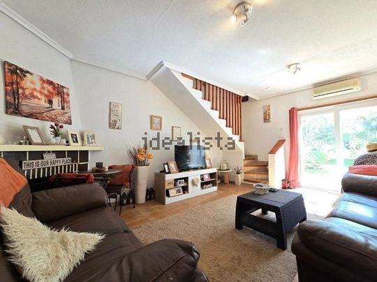 Alquiler de chalet adosado en Aguas Nuevas - Photo 1