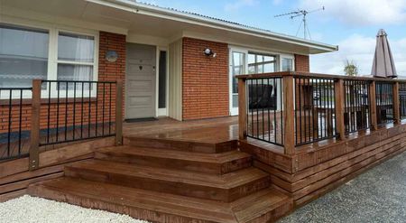 Well presented 3 bedroom family home - Photo 2