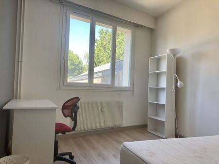 Location Appartement 4 pièces 77m² AMIENS 80000 - Photo 4