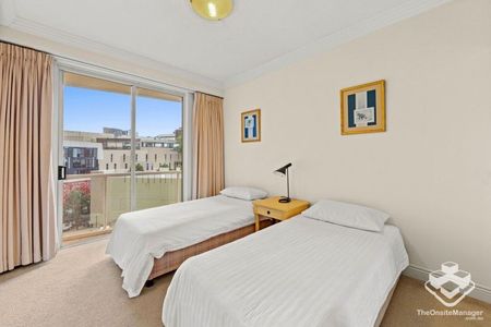 ARGUABLY THE CBDs FINEST RIVERFRONT COMPLEX 3 Bedroom Furnished - Photo 4