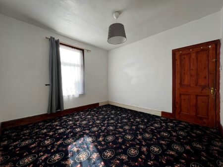 Guide Price £2,600 pcm - Available Now - Unfurnished - Photo 2