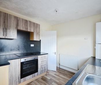 2 bedroom Flat To Let - Photo 3