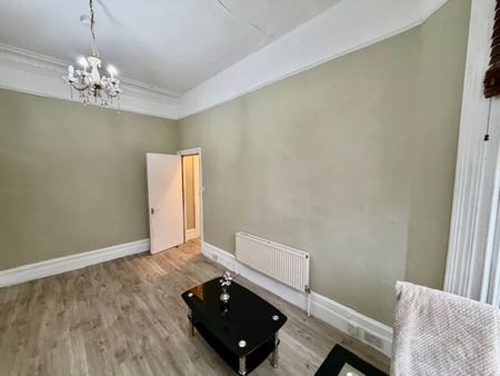 1 Bed Flat, Matheson Road, W14 - Photo 3