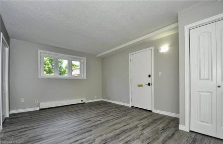 For Lease - 233 Westminster Drive Unit# 14, Cambridge, Ontario - Photo 2