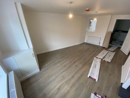 36 Grand Street, Lisburn, BT27 4UD - Photo 2