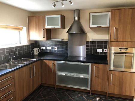 4 bedroom townhouse to rent - Photo 5