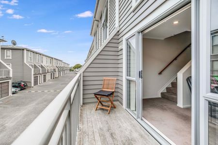 Beautiful Townhouse in Papatoetoe - Photo 2